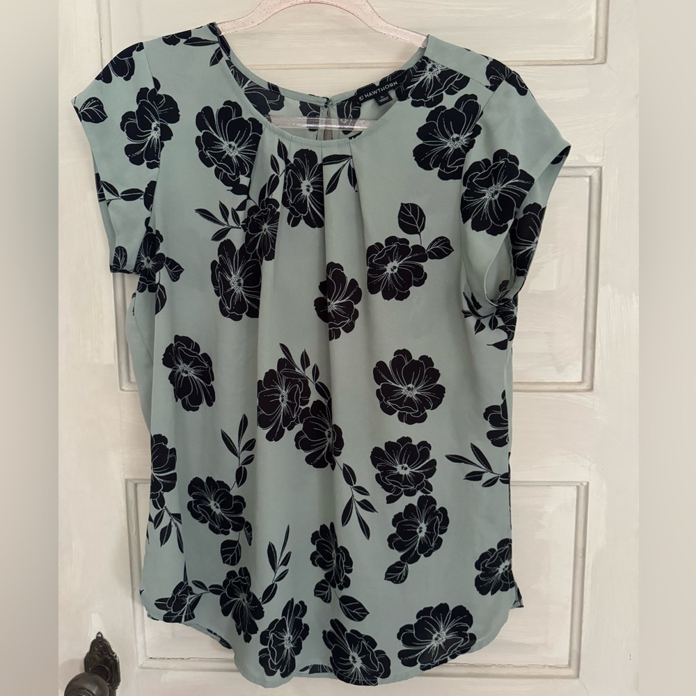 41 Hawthorn • Stitch Fix • Lexie Pleat front blouse •Size L • mint and black•